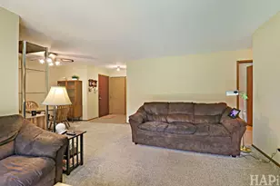 320 N Thornwood Dr, McHenry, IL 60050 - Photo 6