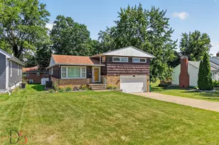 416 W Bluff St, Streator, IL 61364 - Photo 1