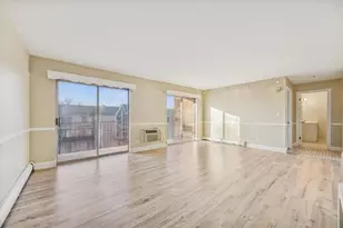 1041 N Mill St, Naperville, IL 60563 - Photo 4