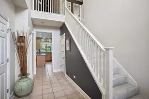 497 Widgeon Ln, Bloomingdale, IL 60108 - Photo 2