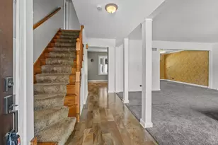 533 N Beck Rd, Lindenhurst, IL 60046 - Photo 2