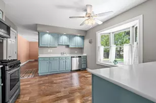 533 N Beck Rd, Lindenhurst, IL 60046 - Photo 6