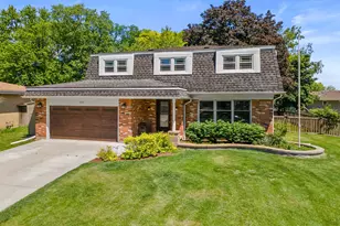 533 N Beck Rd, Lindenhurst, IL 60046 - Photo 1