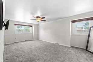 533 N Beck Rd, Lindenhurst, IL 60046 - Photo 10