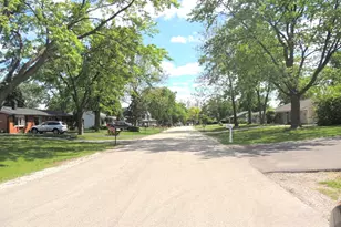 7706 Warwick Ave, Darien, IL 60561 - Photo 26