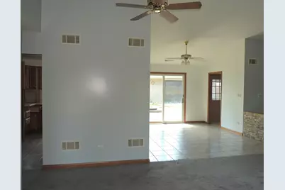 7706 Warwick Avenue, Darien, IL 60561 - Photo 32