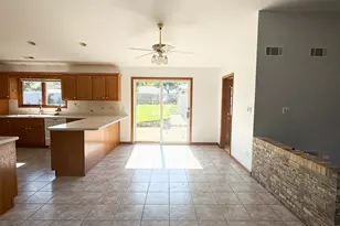 7706 Warwick Ave, Darien, IL 60561 - Photo 18