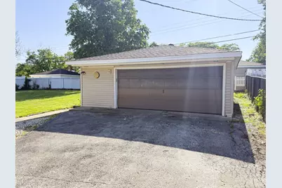7706 Warwick Avenue, Darien, IL 60561 - Photo 6