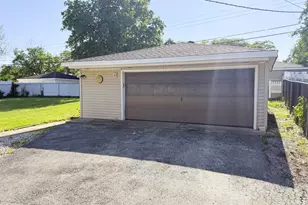 7706 Warwick Ave, Darien, IL 60561 - Photo 6