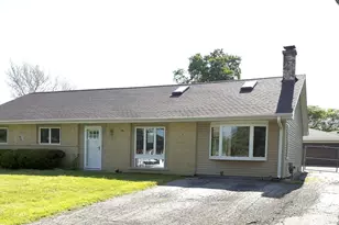 7706 Warwick Ave, Darien, IL 60561 - Photo 2