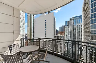 10 E Delaware Pl, Chicago, IL 60611 - Photo 14