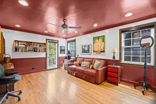 2738 W Fitch Ave, Chicago, IL 60645 - Photo 16