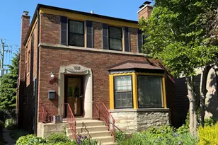 2738 W Fitch Ave, Chicago, IL 60645 - Photo 1
