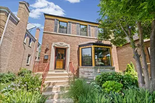 2738 W Fitch Ave, Chicago, IL 60645 - Photo 2