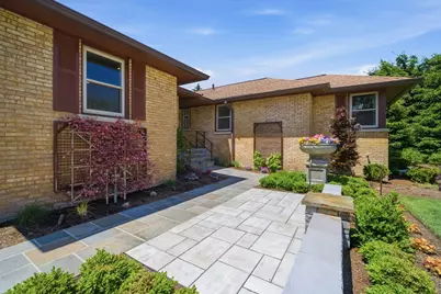 9430 Nashville Avenue, Morton Grove, IL 60053 - Photo 2