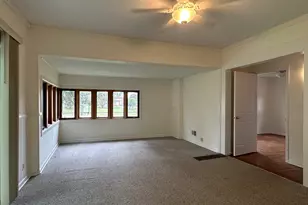 637 W Main St, Genoa, IL 60135 - Photo 6