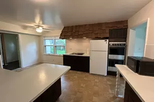 637 W Main St, Genoa, IL 60135 - Photo 4