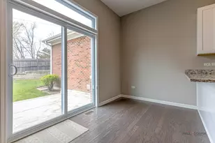 2390 N Newberry Ln, Palatine, IL 60074 - Photo 8