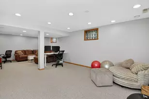 305 Tanglewood Ln, Naperville, IL 60563 - Photo 22