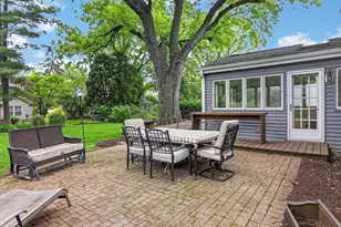 305 Tanglewood Ln, Naperville, IL 60563 - Photo 24