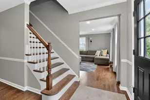 305 Tanglewood Ln, Naperville, IL 60563 - Photo 2