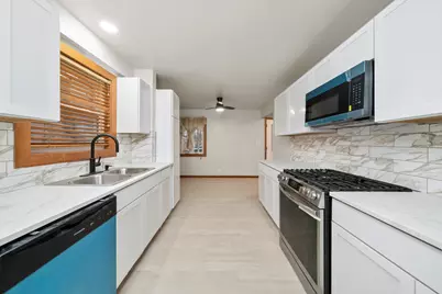 12809 S May Street, Calumet Park, IL 60827 - Photo 10