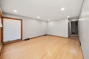 12809 S May St, Calumet Park, IL 60827 - Photo 2