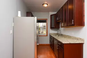 870 W Buckingham Pl, Chicago, IL 60657 - Photo 2