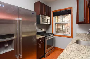 870 W Buckingham Pl, Chicago, IL 60657 - Photo 4