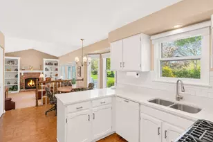 140 Copperwood Dr, Buffalo Grove, IL 60089 - Photo 14