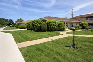 1547 Balmoral Ave, Westchester, IL 60154 - Photo 2
