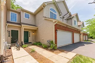 307 Abington Woods Dr, Aurora, IL 60502 - Photo 2