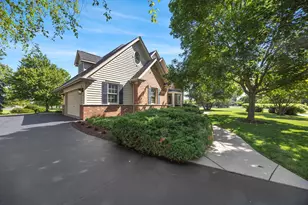 40W082 Fox Mill Blvd, Saint Charles, IL 60175 - Photo 6