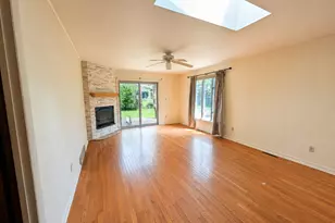231 River Dr, Dekalb, IL 60115 - Photo 2