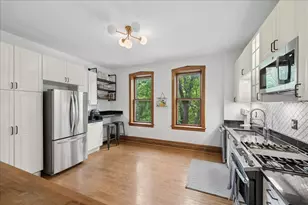4258 N Winchester Ave, Chicago, IL 60613 - Photo 2
