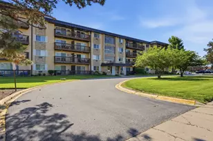 2218 S Goebbert Rd, Arlington Heights, IL 60005 - Photo 22