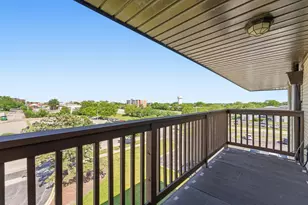 2218 S Goebbert Rd, Arlington Heights, IL 60005 - Photo 12