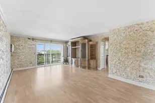 2218 S Goebbert Rd, Arlington Heights, IL 60005 - Photo 2