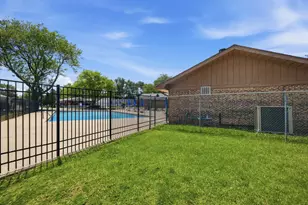 165 Hansom Dr, Wheeling, IL 60090 - Photo 20
