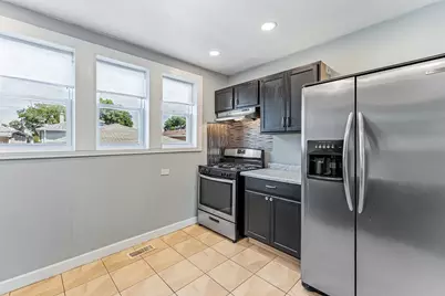11319 S Green Bay Avenue, Chicago, IL 60617 - Photo 8