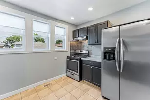 11319 S Green Bay Ave, Chicago, IL 60617 - Photo 8