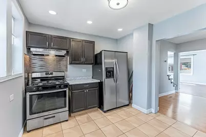 11319 S Green Bay Avenue, Chicago, IL 60617 - Photo 6