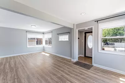 11319 S Green Bay Avenue, Chicago, IL 60617 - Photo 2