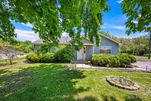 34W724 5 Island Rd, Saint Charles, IL 60174 - Photo 2