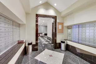 111 W Maple St, Chicago, IL 60611 - Photo 8