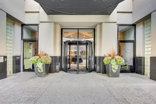 111 W Maple St, Chicago, IL 60611 - Photo 4