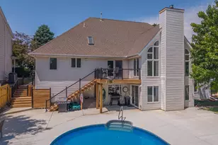 9 Red Stone Ct, Bloomington, IL 61704 - Photo 2