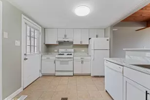 485 Meadow Green Ln, Round Lake Beach, IL 60073 - Photo 8