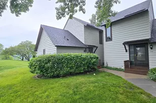 736 Chandler Rd, Gurnee, IL 60031 - Photo 1