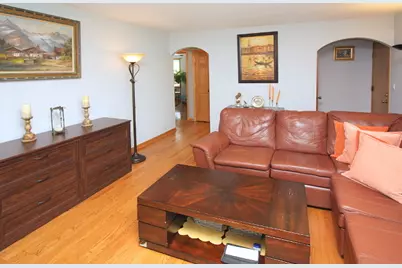 5824 W Higgins Avenue #2N, Chicago, IL 60630 - Photo 8
